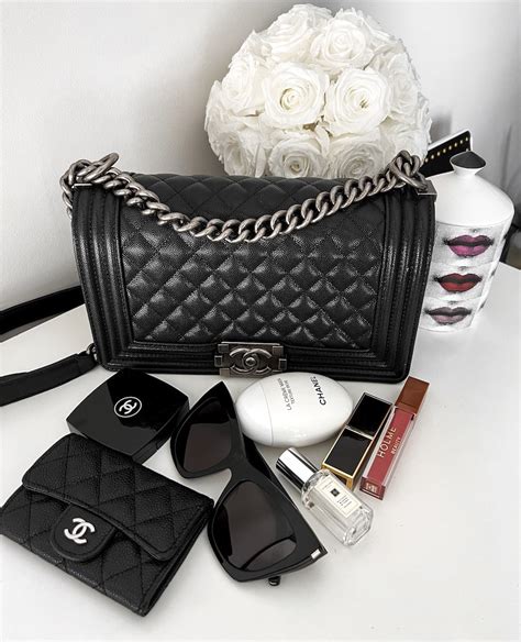 chanel boy bag medium size